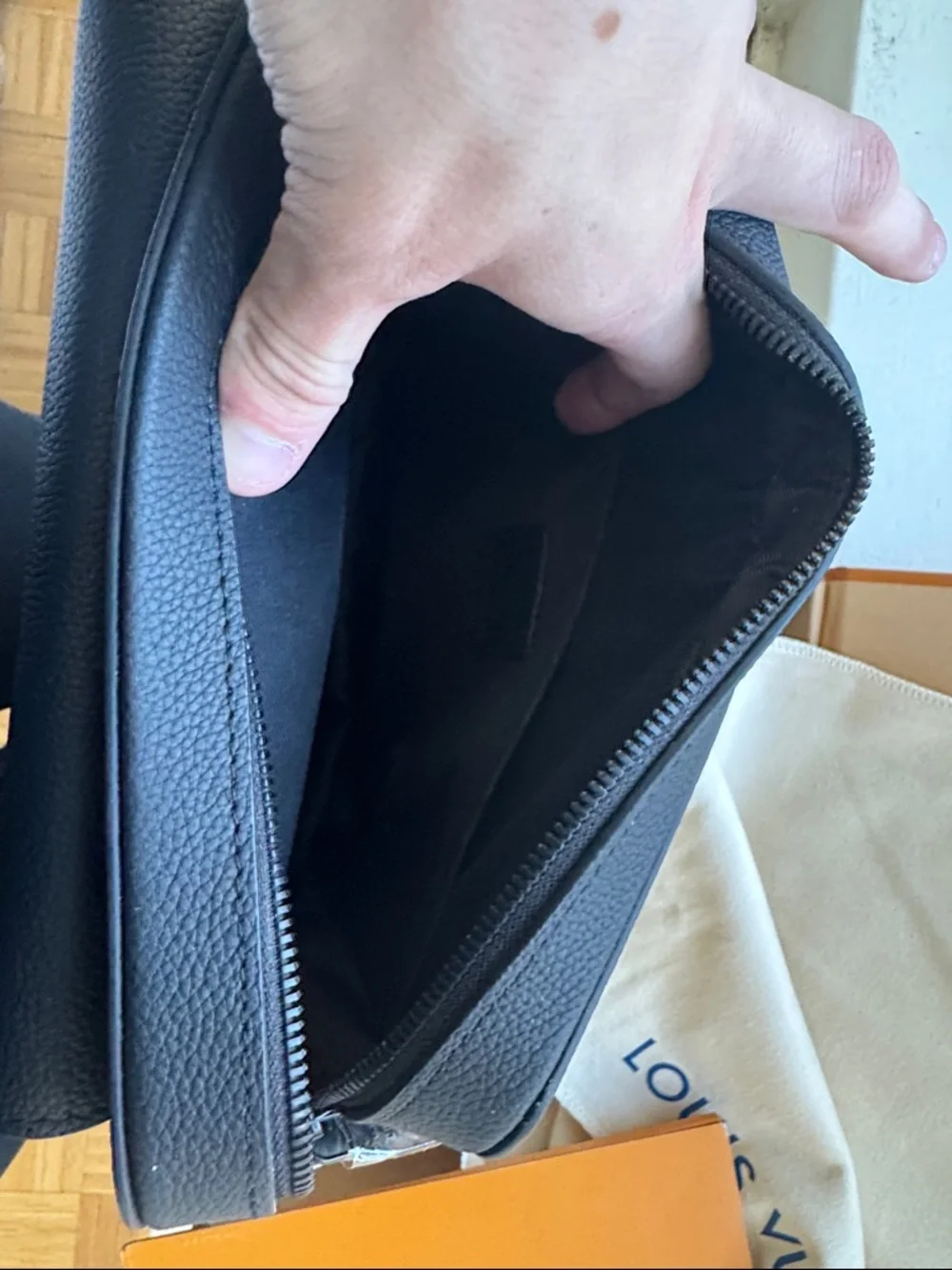 Louis Vuitton Bag - Picture 3 of 5